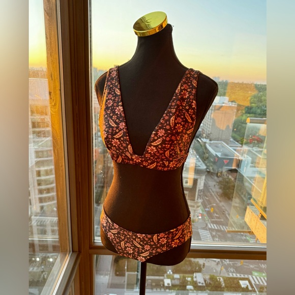 🆕 ZIMMERMANN 🧿 NWT Juniper Scarf High Triangle Bikini - Midnight Paisley - Picture 5 of 15